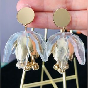 Light blue Acrylic & gold tone metal flower earrings